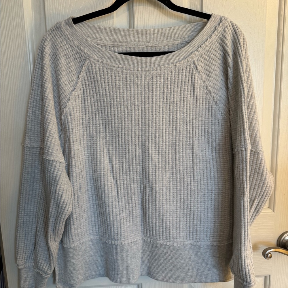 American Eagle Outfitters Light Gray Crew Neck Waffle Knit Top